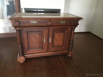 Luxusní historický nábytek Biedermeier z masivu a mramoru –