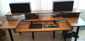 herní stůl - pro klávesy,PC,reproduktory