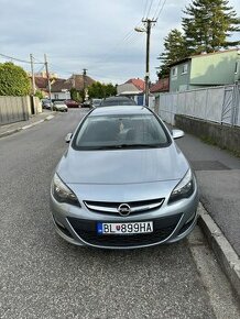 Opel Astra J SportsTourer - 1