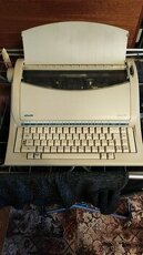 Elektrický psací stroj OLIVETI 101