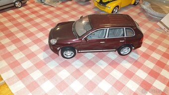 Modely aut 1:18