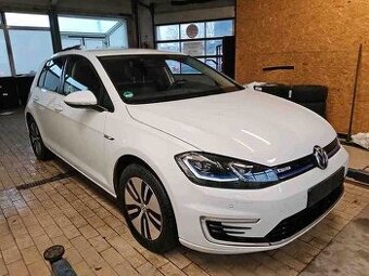 Volkswagen E-golf 100kw model 2020-LED-senzory-výhřev-nez.to