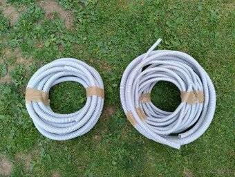 Husí krk úzký myslím 10mm a pár m 20mm - 1