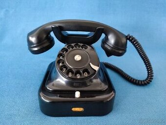BAKELITOVY RETRO TELEFON značky TESLA. - 1