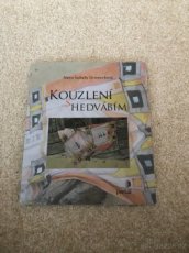 Kniha - Kouzlení s hedvábím - nová - 1