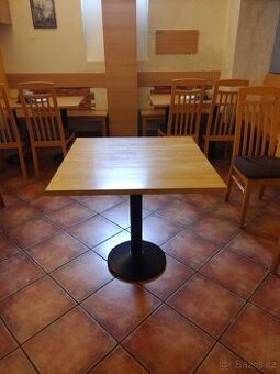 Stůl do restaurace