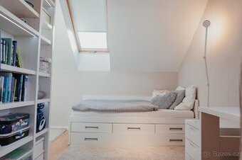 Prodám dvě postele s přistýlkou a úložným prostorem