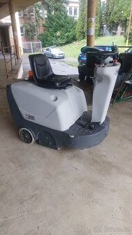 Zametací stroj Nilifsk SP 1000 s benzínovým pohonem