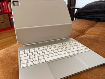 Apple Magic Keyboard pro iPad Pro 13" (M4) - CZ - bílá