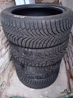 Zimní pneu 195/45 r16