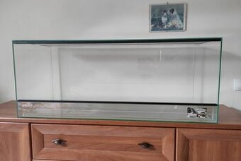 Terárium 100x40x40 Nové .Vhodné pro agamy, želvy hady. Síla