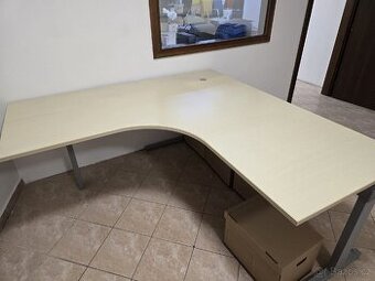 Kancelářský stůl