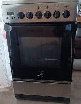 Sklokeramický sporák Indesit