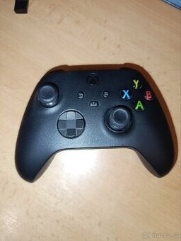 Xbox Series Wireless Controller + bezdrátový adaptér