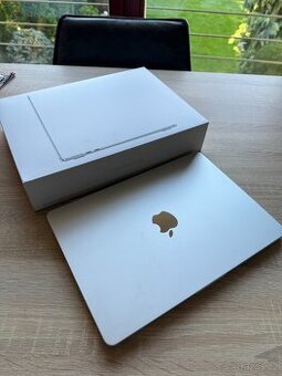 MacBook Air 13.6" – Model A2681 – 16GB / 256GB – Perfektní 