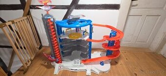 Hot wheels super ultimate garage
