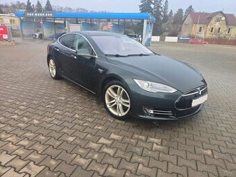 Tesla Model S 85 Free Supercharger