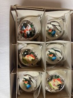 Staré vánoční ozdoby s vlepem