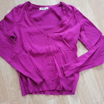 KRÁSNÝ DÁMSKÝ SVETŘÍK VEL. M ZA SUPER CENU