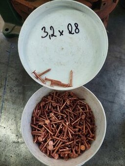 Prodám měděné lepenkové hřebíky 3.2 x 28 mm