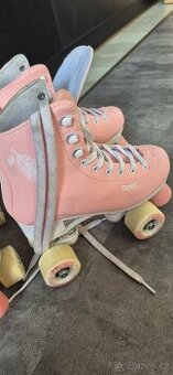 Kolečkové brusle na bruslení QUAD