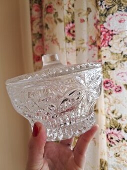 Broušené sklo vintage cukřenka s víčkem Dóza