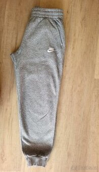 Tepláky zn. NIKE, vel. 147-158 cm