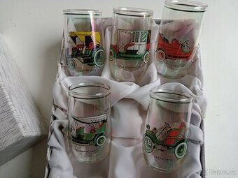 Skleničky s obrázky aut Tatra a Laurin&Klement