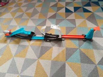 Hot Wheels dráha a auta