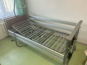 Zdravotní elektricky polohovatelná postel Thuasne