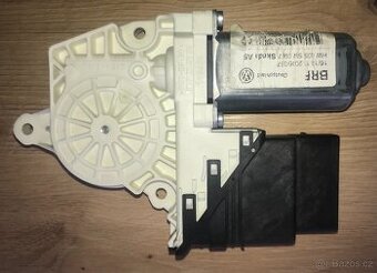 Motorek stahování pravého zadního okna Octavia 2