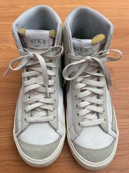 Kotnikové boty Nike