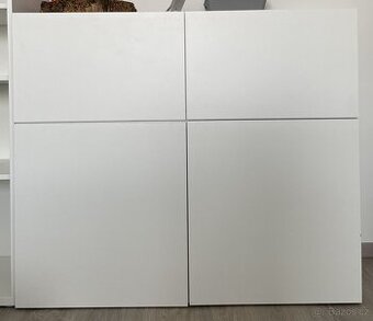 Bílá skříňka IKEA
