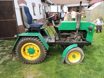 Prodám domacky vyrobeny traktůrek