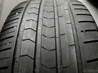 2ks letních pneu 225/40 R18 Vredestein