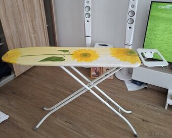 Žehlící prkno plus žehlička