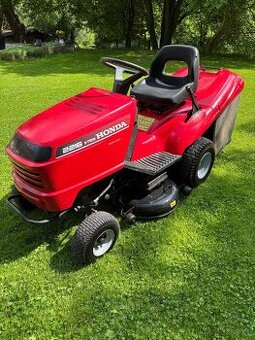 Zahradní traktor Honda 2216 v-Twin