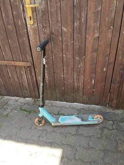 Koloběžka na skákání