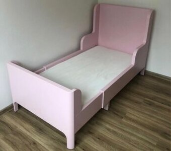 Rostouci postel IKEA růžová