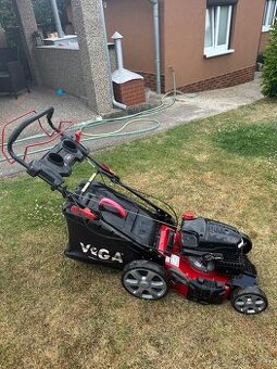 Benzínová sekačka s pojezdem VEGA
