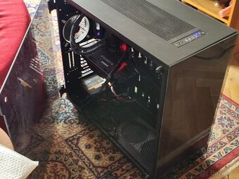 Počítač: Ryzen 5800X3D, 64GB RAM, RTX 3080 10GB, X570 MSI Me