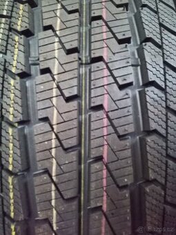 225/75 R16C 121/120 R celorčňí
