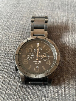 NIXON hodinky