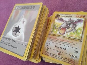 Pokémon karty první edice, pár karet je novějších