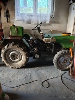 Prodám trakturek na náhradní díly fiat 850 je k tomu jeste