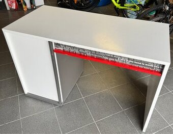 Dětský psací stůl