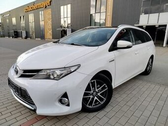 Toyota Auris 1.8 Hybrid Kombi Sports Webasto Panorama Hezká
