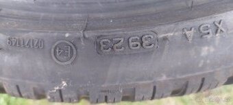 Zimní pneu 275 30r20 . 2kusy zánovní dot 2023