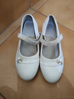 Dívčí sváteční boty 33