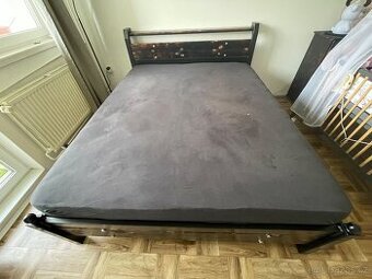 Postel 160x200 masivní, ocelová konstrukce
